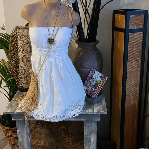 SUMMER BEAUTIFUL WHITE LACE MINI STRAPLESS 3 DRESS - Picture 6 of 16